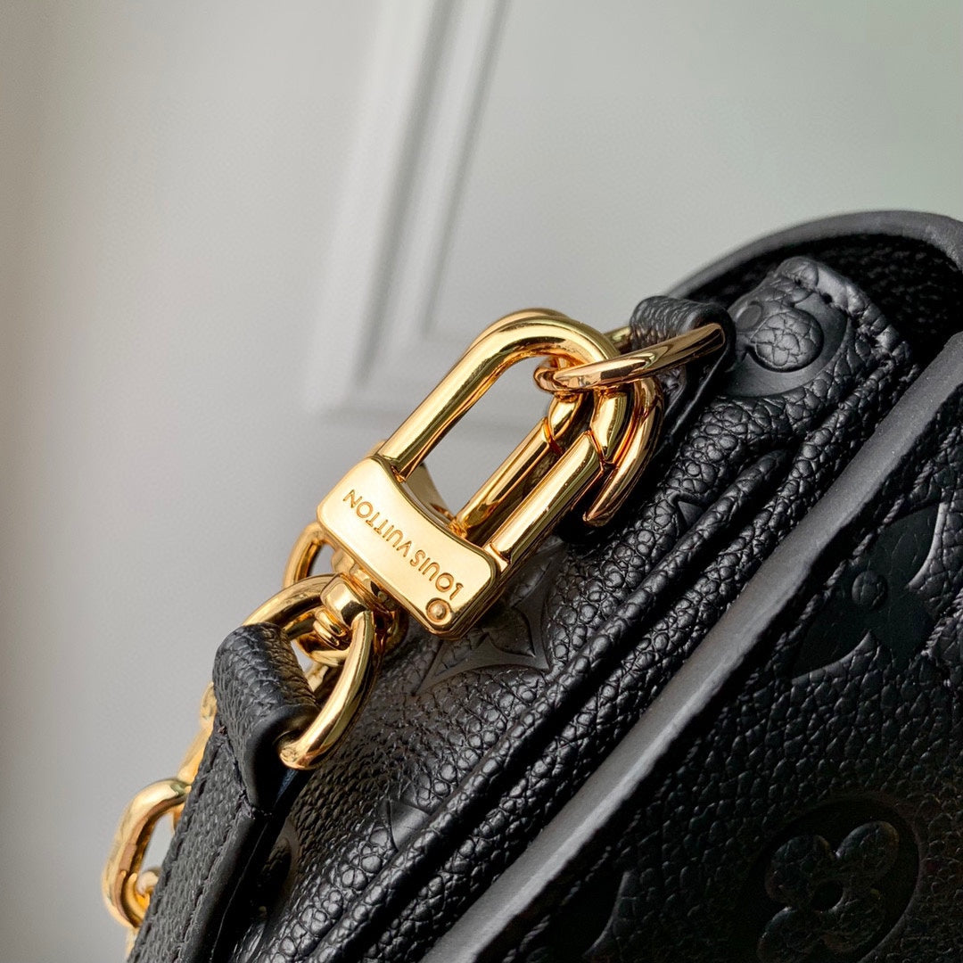 Pochette Métis East West 21 in Gun Metal Embossed Calfskin Gold Hardware