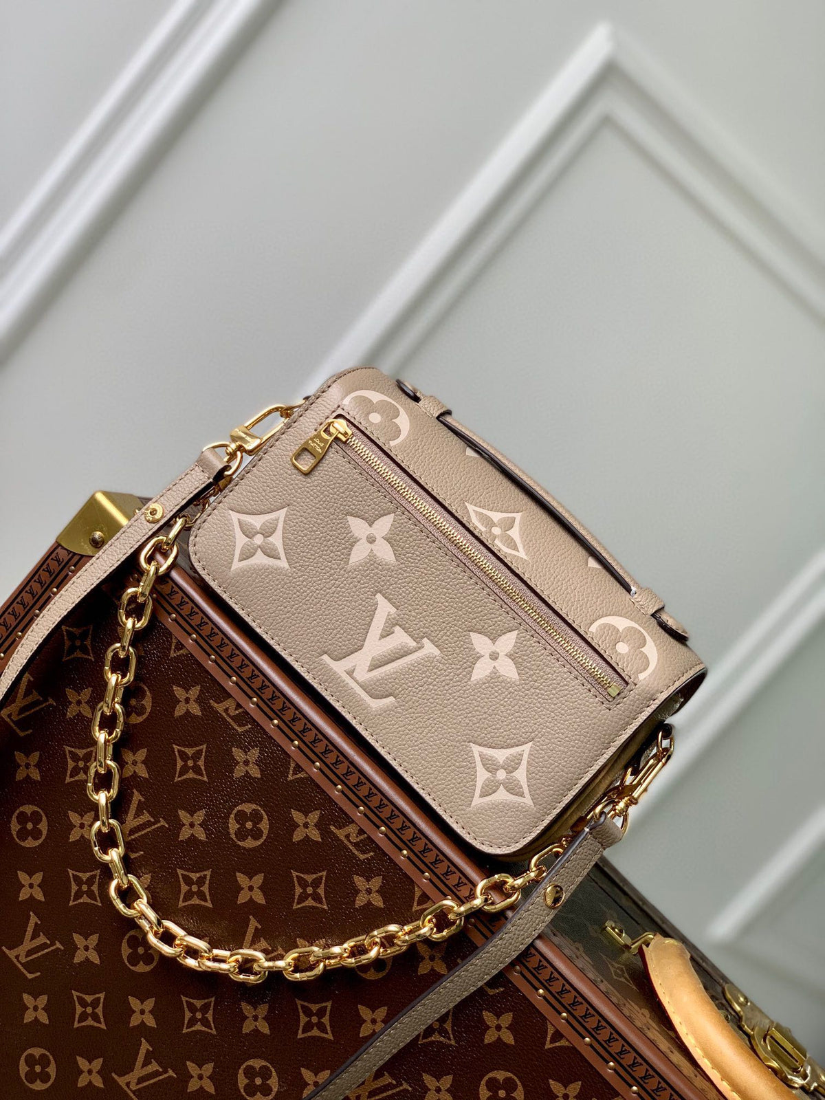 Pochette Métis East West 21 in Beige Monogram Empreinte Calfskin Embossed Logo