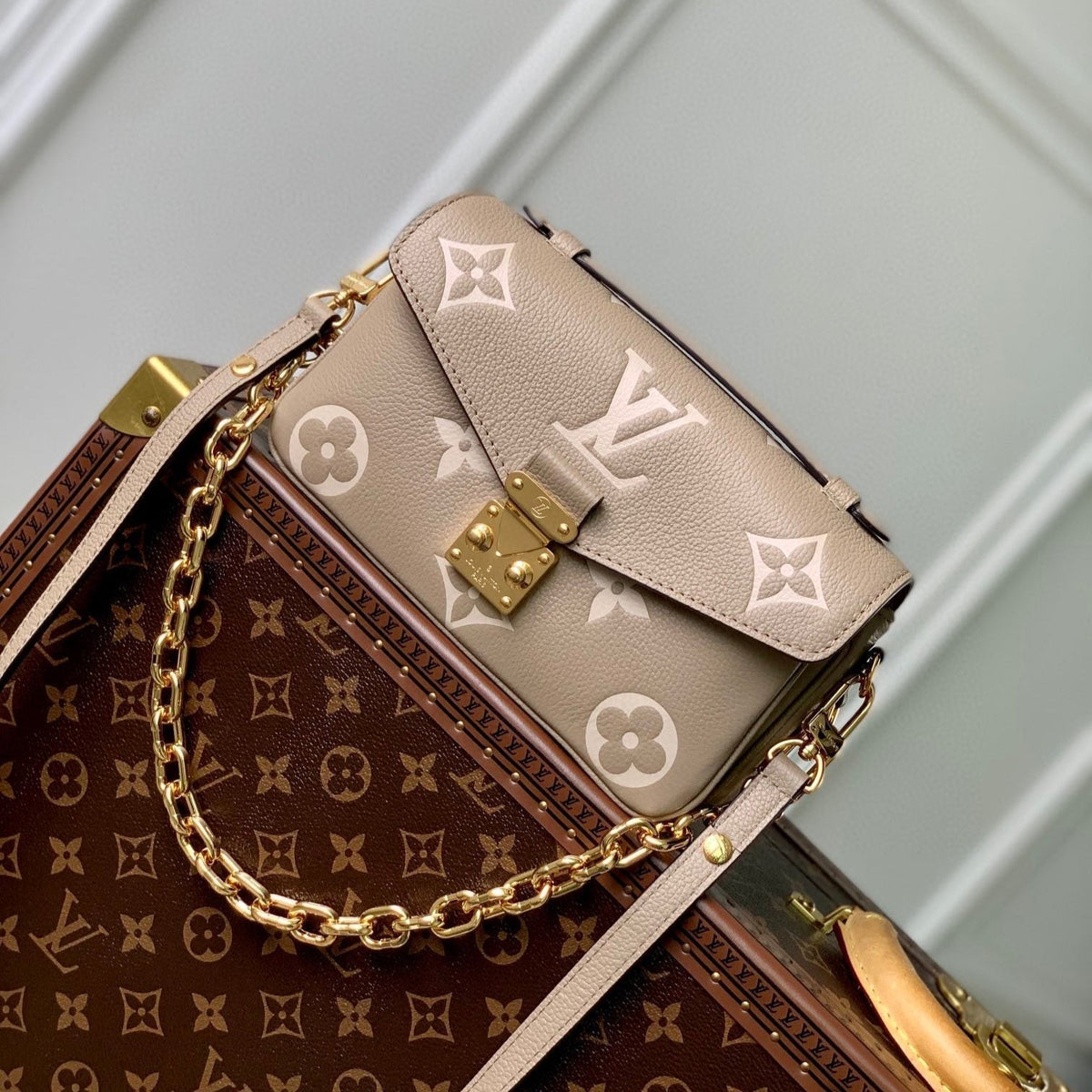 Pochette Métis East West 21 in Beige Monogram Empreinte Calfskin Embossed Logo