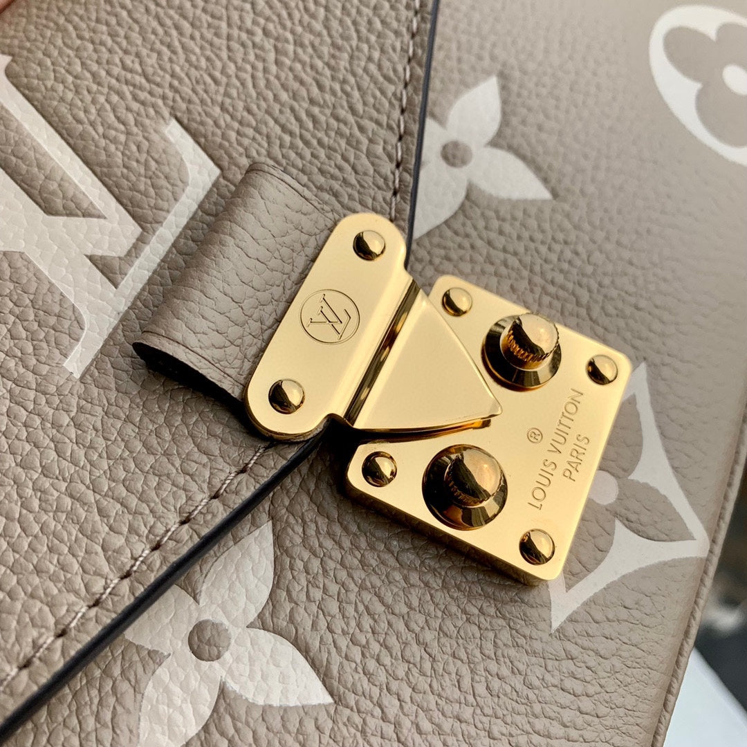 Pochette Métis East West 21 in Beige Monogram Empreinte Calfskin Embossed Logo