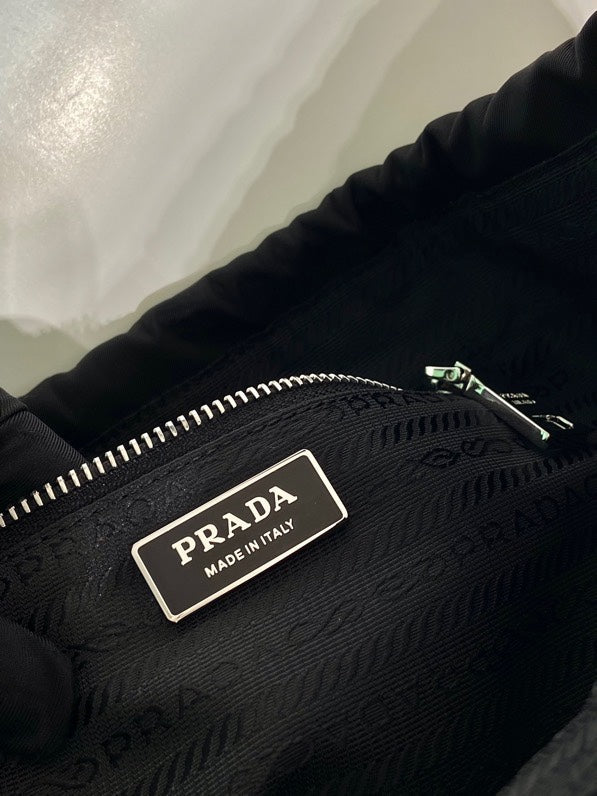Small Drawstring Bag 23 in Black Re-nylon