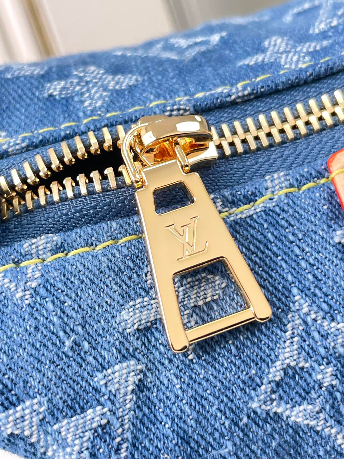 Hills Pochette 18 in Blue Monogram Denim