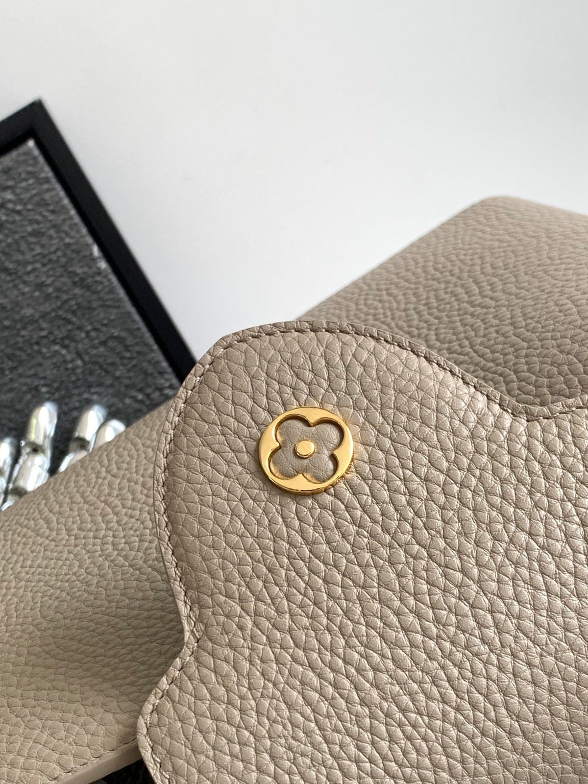 Capucines BB 27 in Khaki Brown Taurillon Gold Hardware