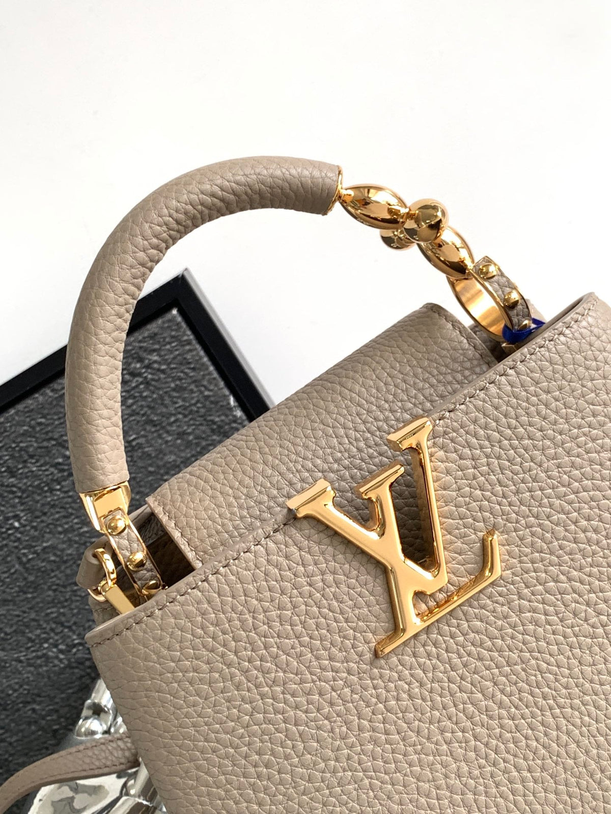 Capucines Mini 21 in Khaki Brown Taurillon Gold Hardware