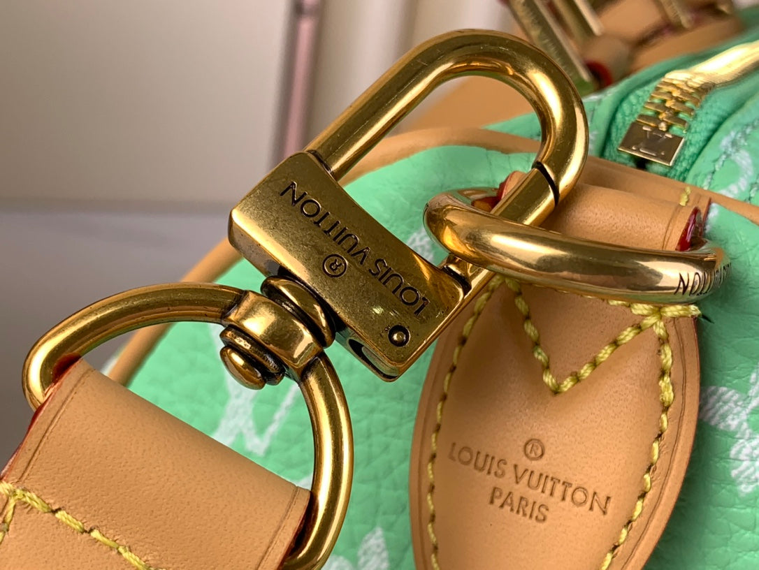 Speedy P9 Bandoulière 25 in Emerald Green Monogram Calfskin