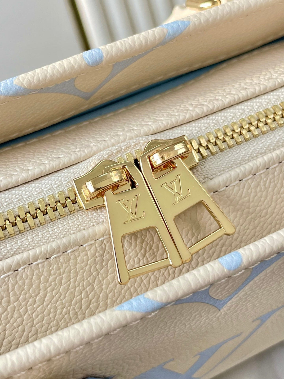 Onthego 25 in Cream Blue Calfskin Gold Hardware