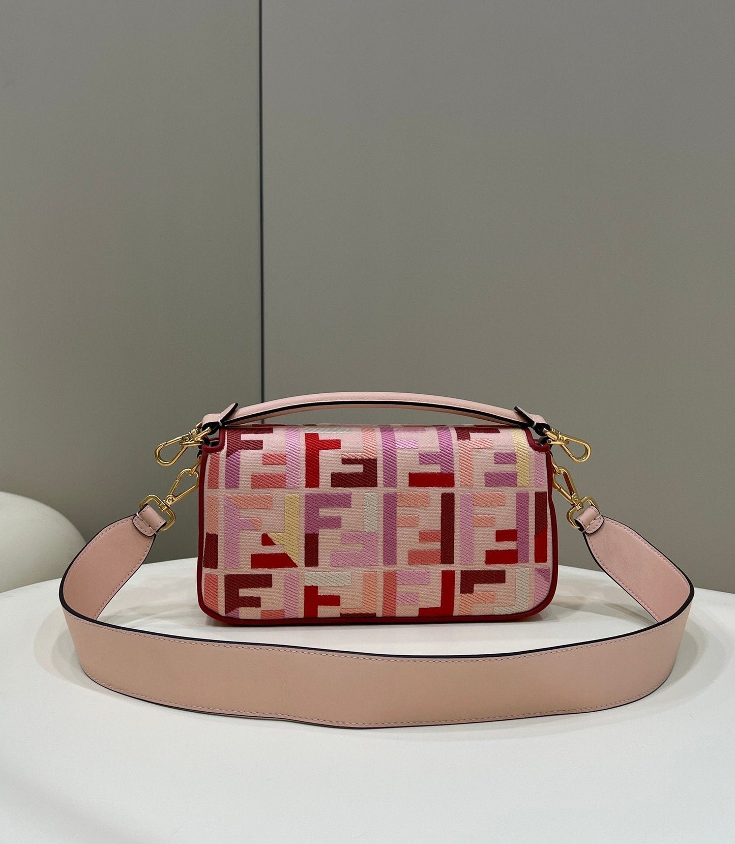 Fendi Baguette Midi 27cm Pink