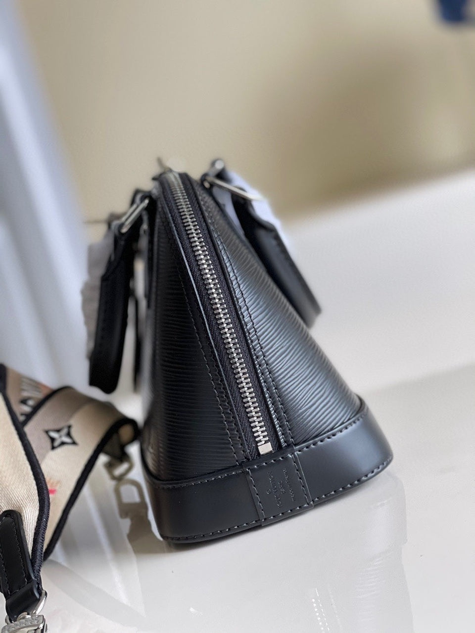 Louis Vuitton Alma BB Bag 24cm Epi Leather Spring/Summer Collection M57426 Black – product image 2