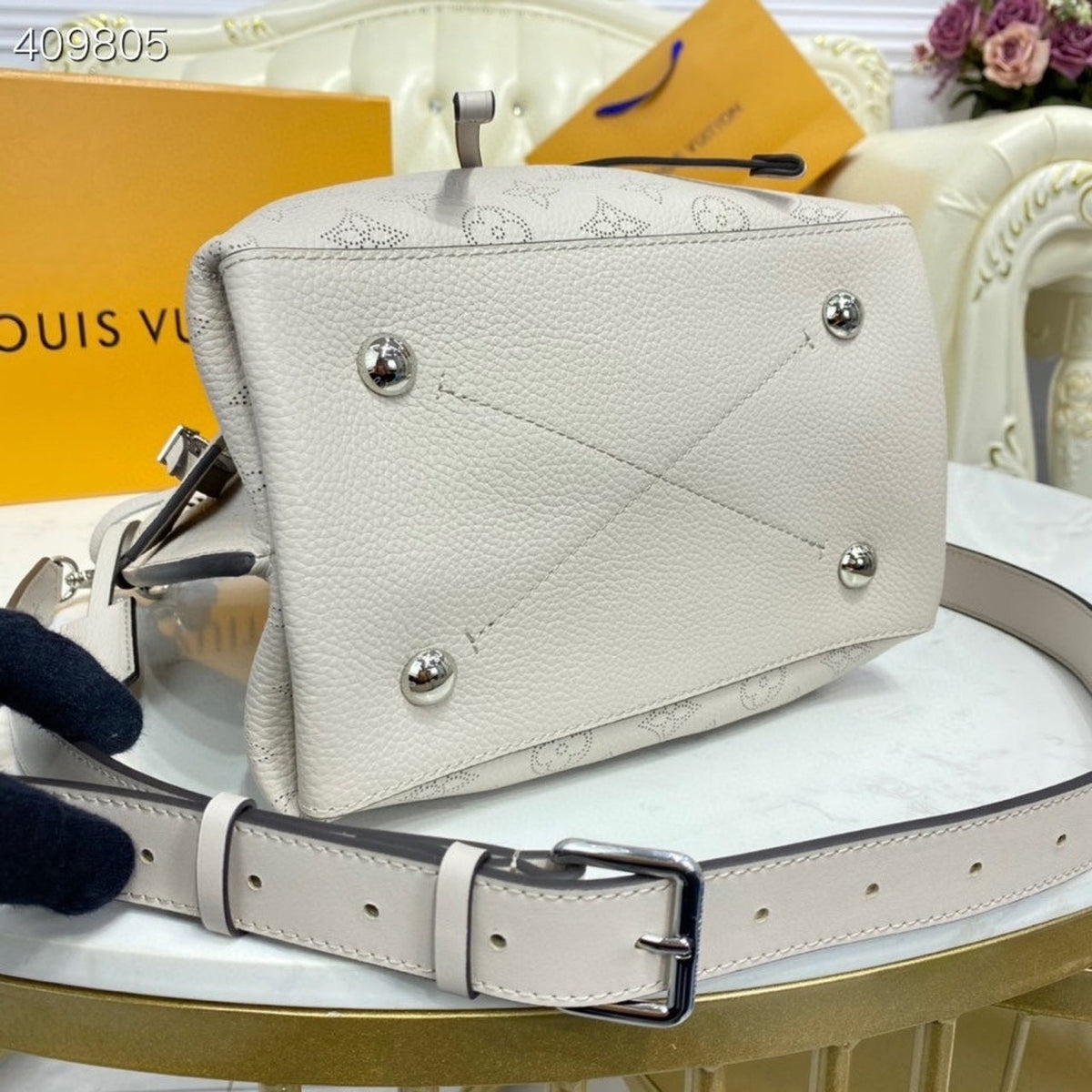 Louis Vuitton Muria Bag 22cm Mahina Calfskin Leather Spring/Summer Collection M57526 Mist – product image 7