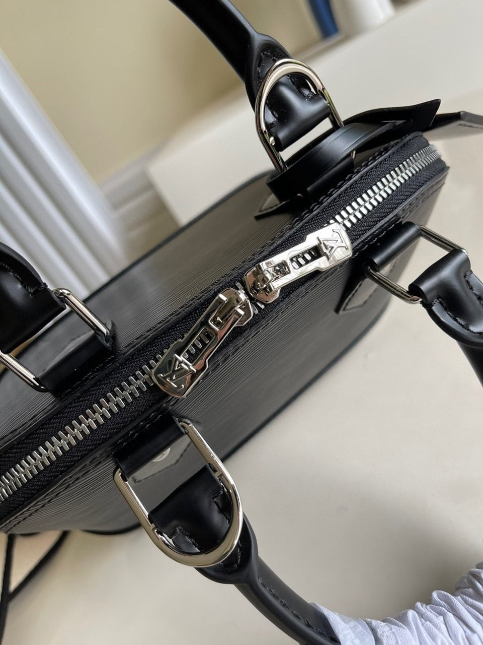 Louis Vuitton Alma BB Bag 24cm Epi Leather Spring/Summer Collection M57426 Black – product image 7