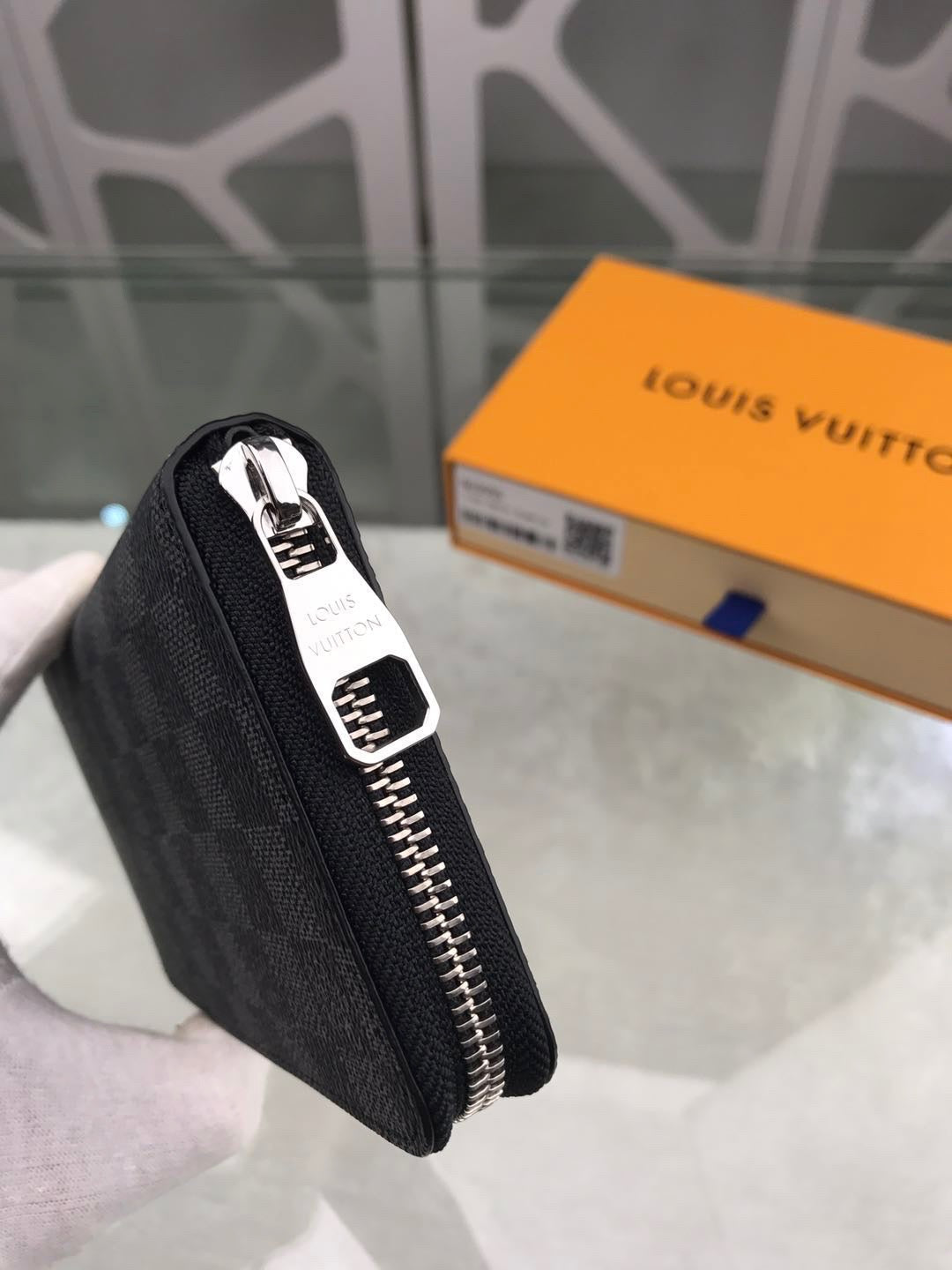 Louis Vuitton Zippy Vertical Wallet 20cm – product image 9