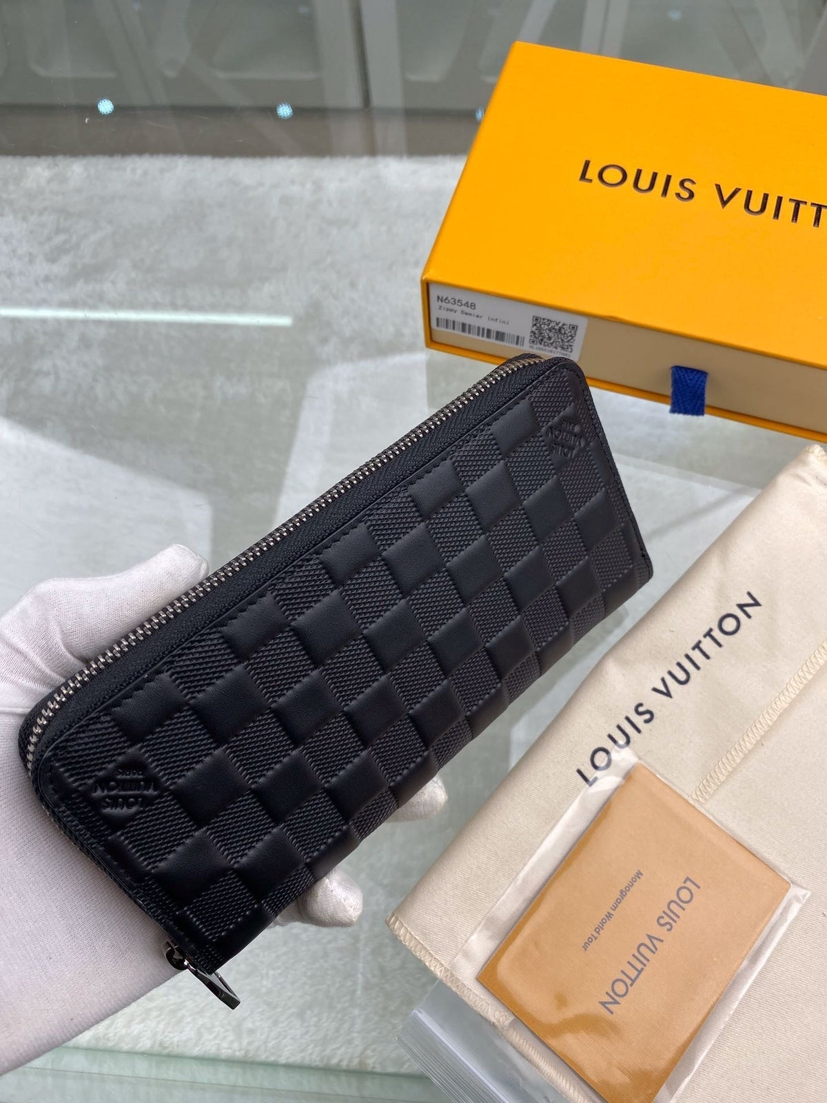 Louis Vuitton Zippy Vertical Wallet 20cm – product image 7