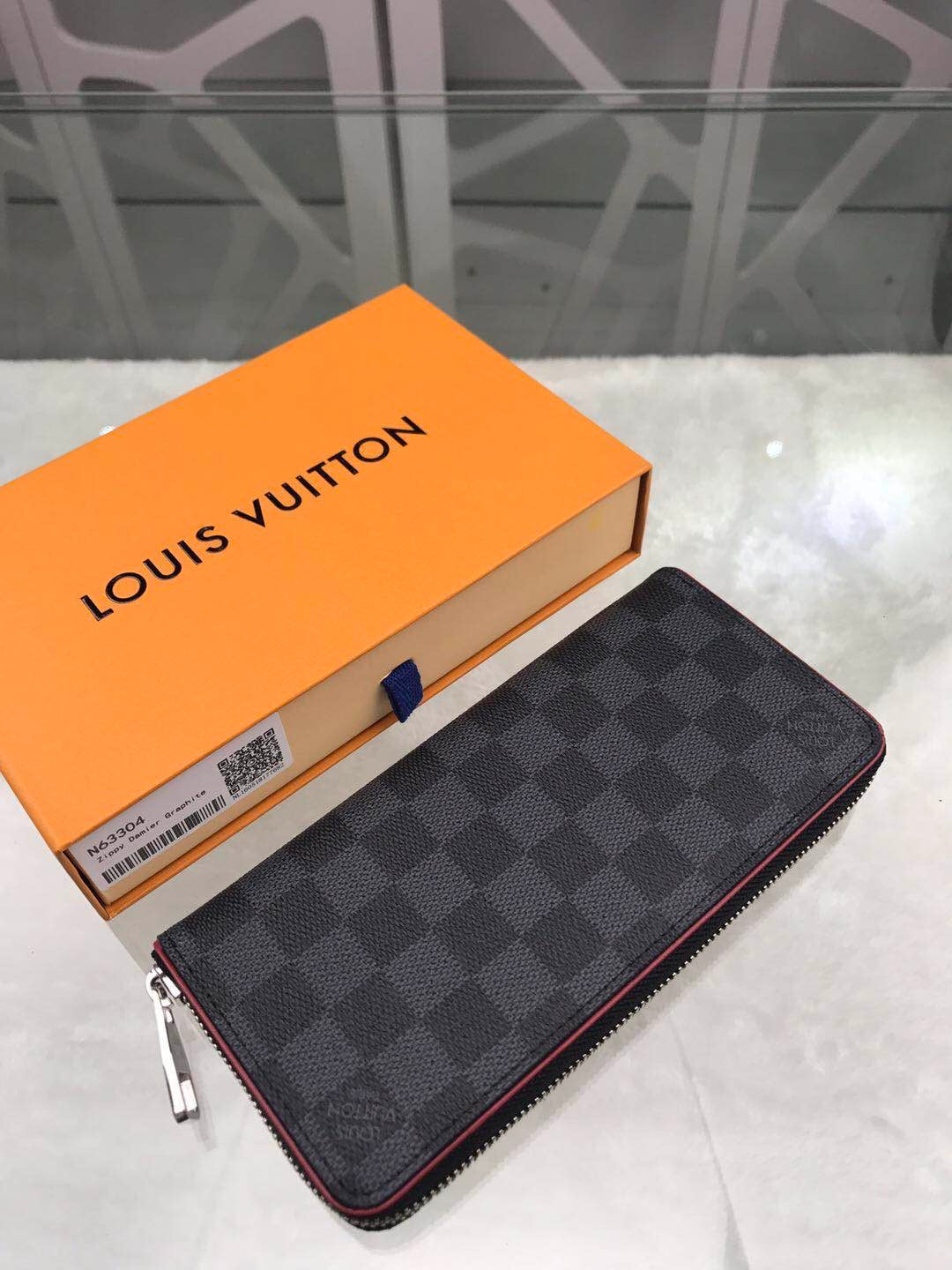 Louis Vuitton Zippy Vertical Wallet 20cm – product image 1