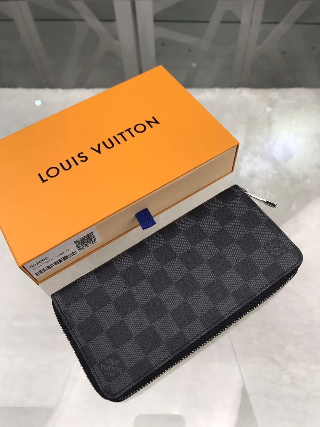 Louis Vuitton Zippy Vertical Wallet 20cm – product image 7