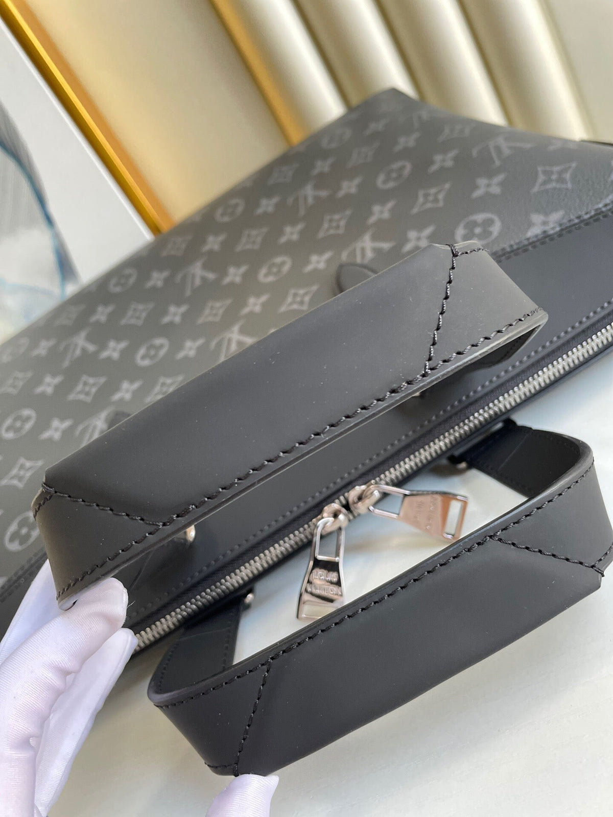 Louis Vuitton M40566 Briefcase Explorer 39cm – product image 8