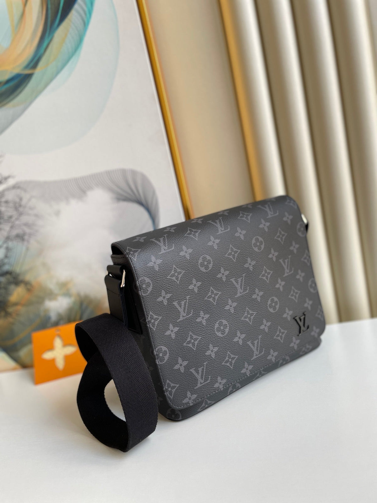 Louis Vuitton M45272 District PM 25cm – product image 8