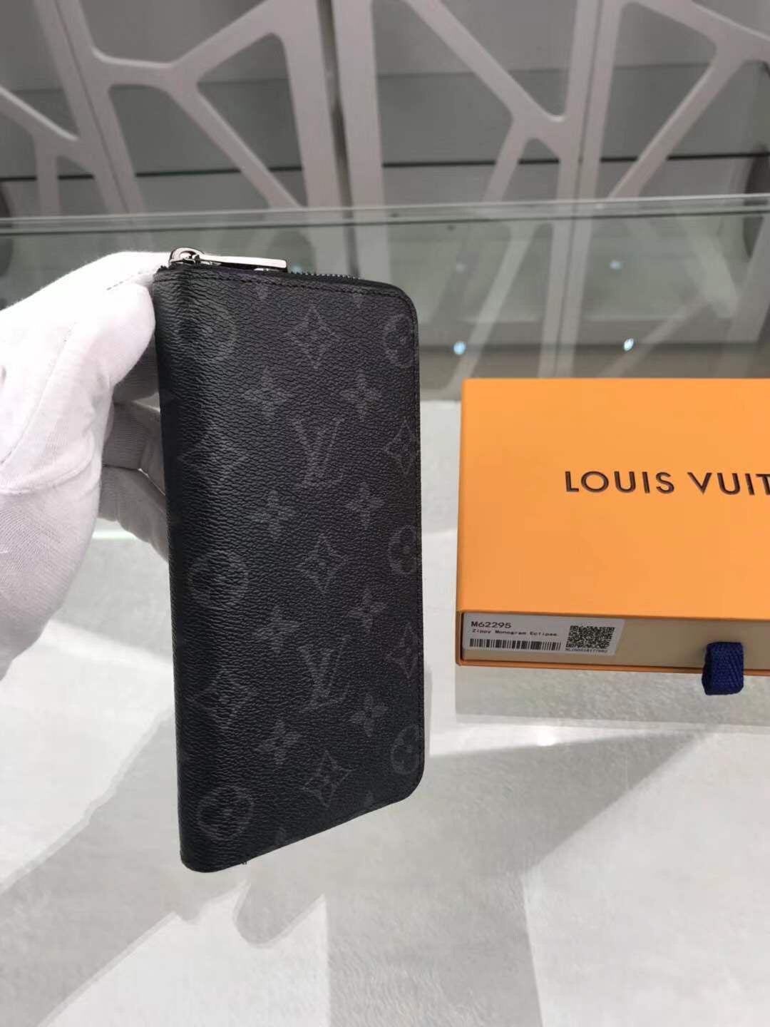Louis Vuitton Zippy Vertical Wallet 20cm – product image 8