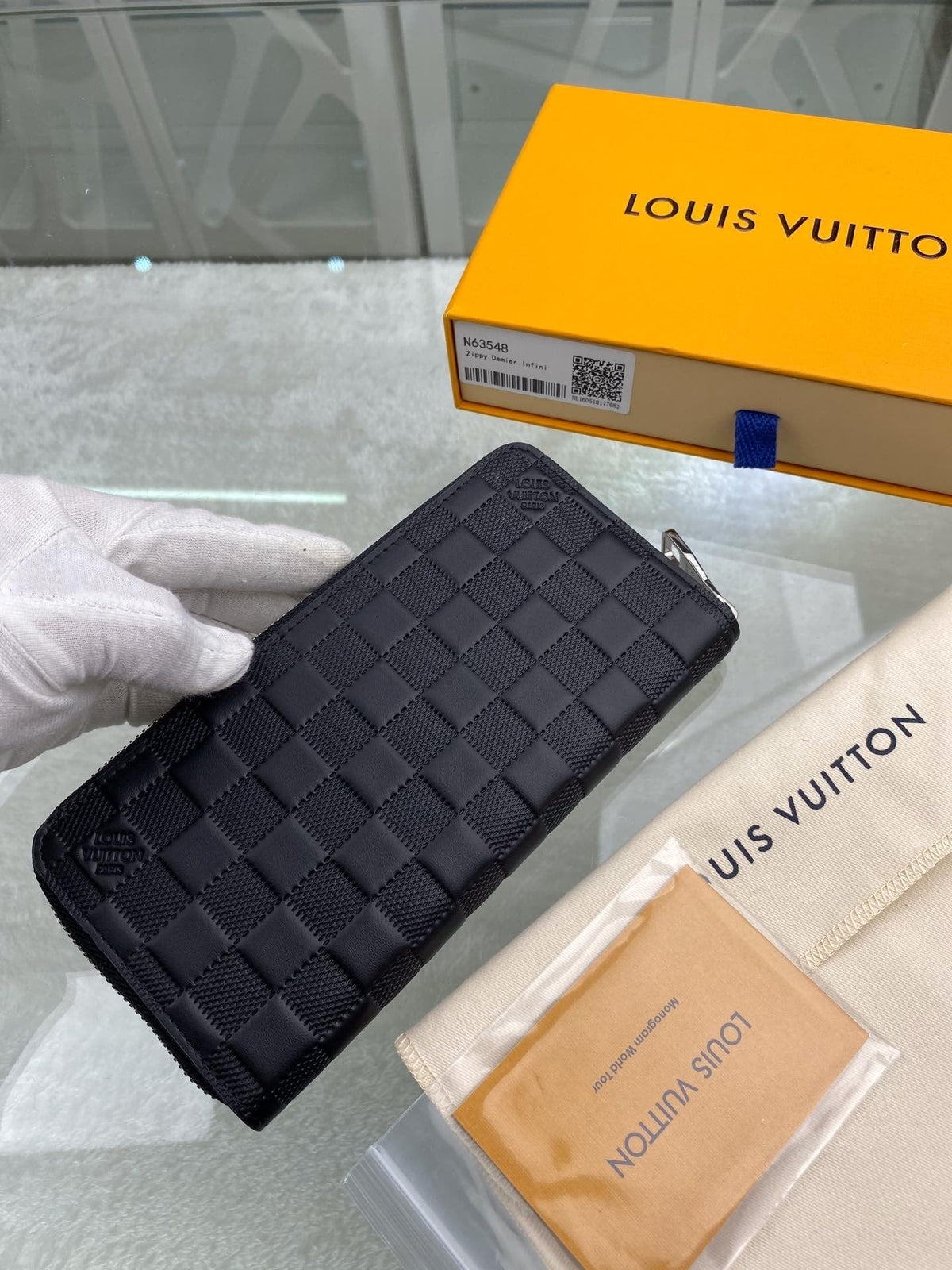 Louis Vuitton Zippy Vertical Wallet 20cm – product image 6