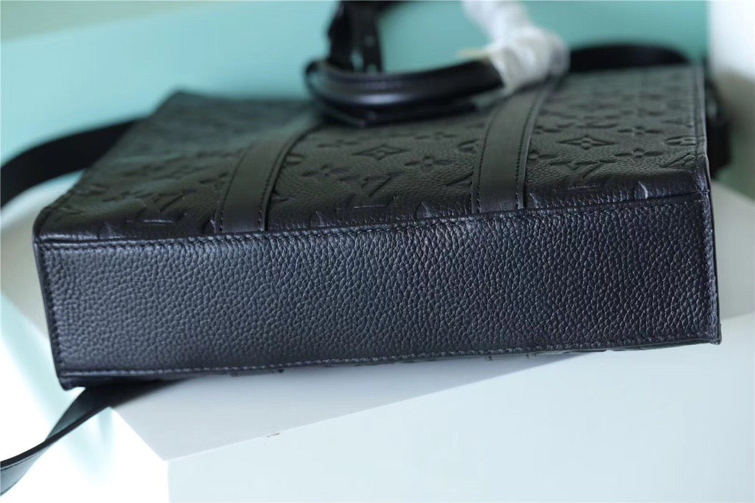 Louis Vuitton Sac Plat Cross 29cm Black – product image 6
