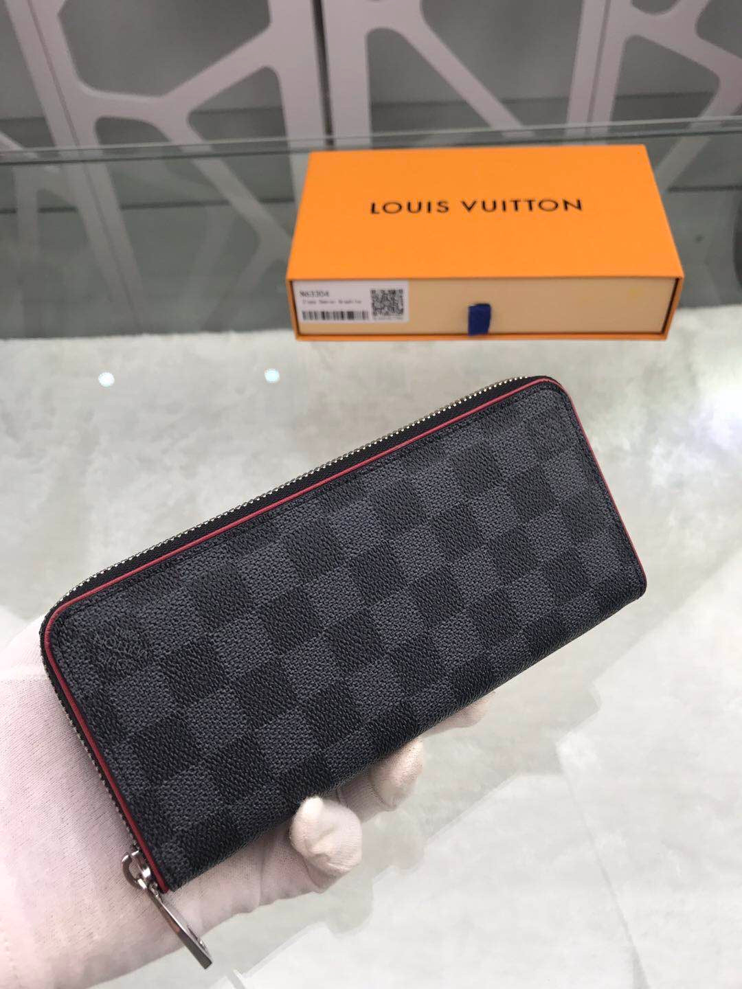Louis Vuitton Zippy Vertical Wallet 20cm – product image 9