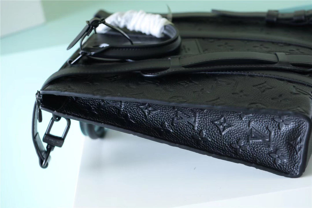 Louis Vuitton Sac Plat Cross 29cm Black – product image 5