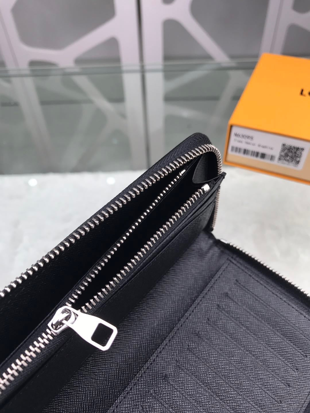 Louis Vuitton Zippy Vertical Wallet 20cm – product image 2
