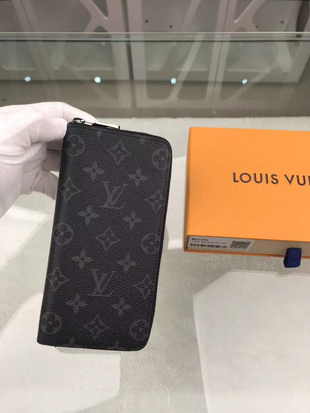 Louis Vuitton Zippy Vertical Wallet 20cm – product image 2