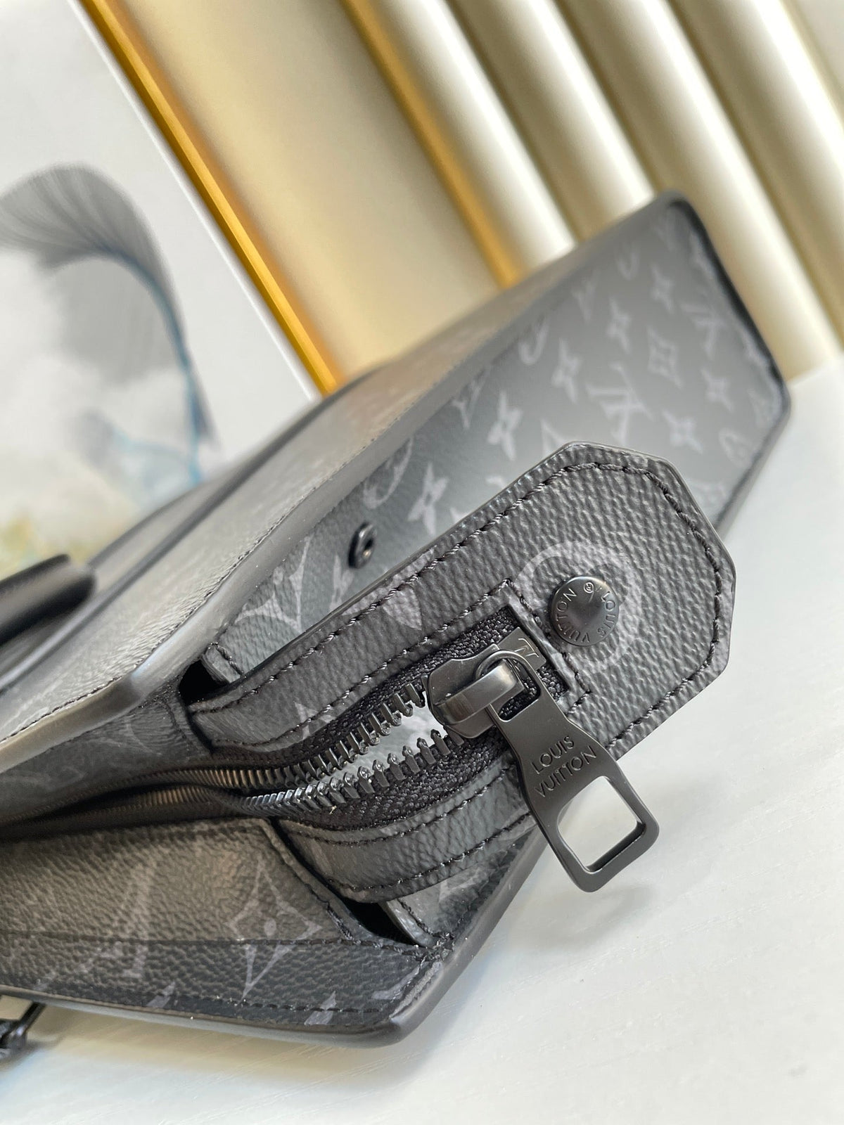 Louis Vuitton Sac Plat Horizontal Zippe 39cm – product image 9