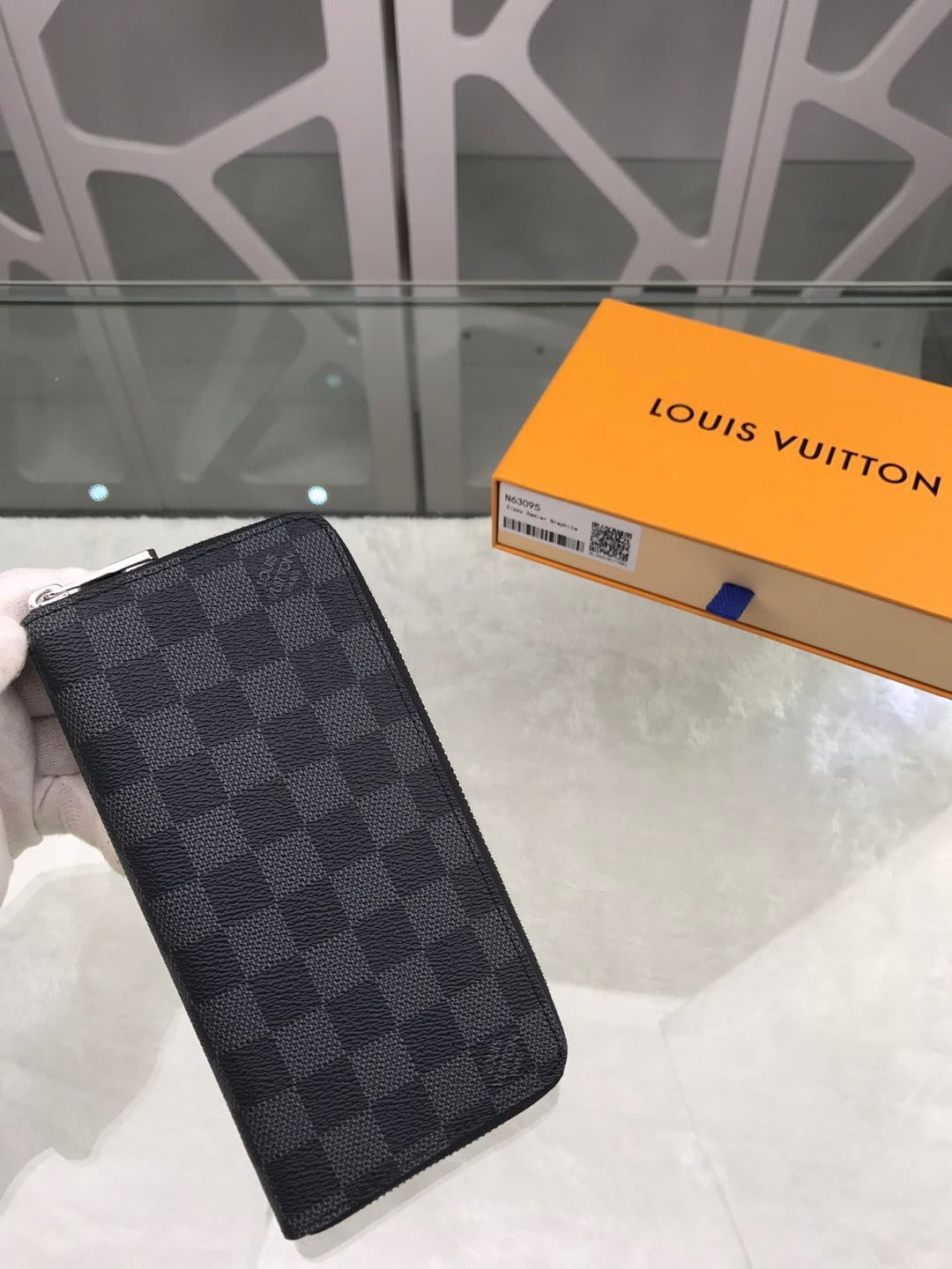 Louis Vuitton Zippy Vertical Wallet 20cm – product image 8