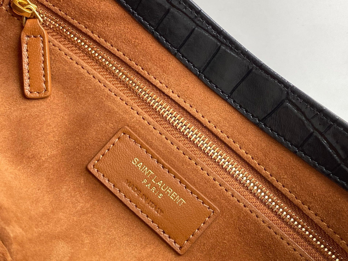 Saint Laurent LE5A7 Hobo Bag 25cm – product image 9