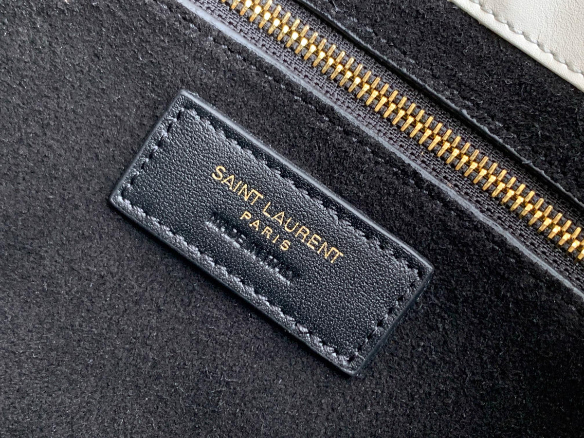 Saint Laurent LE5A7 Hobo Bag 25cm – product image 9