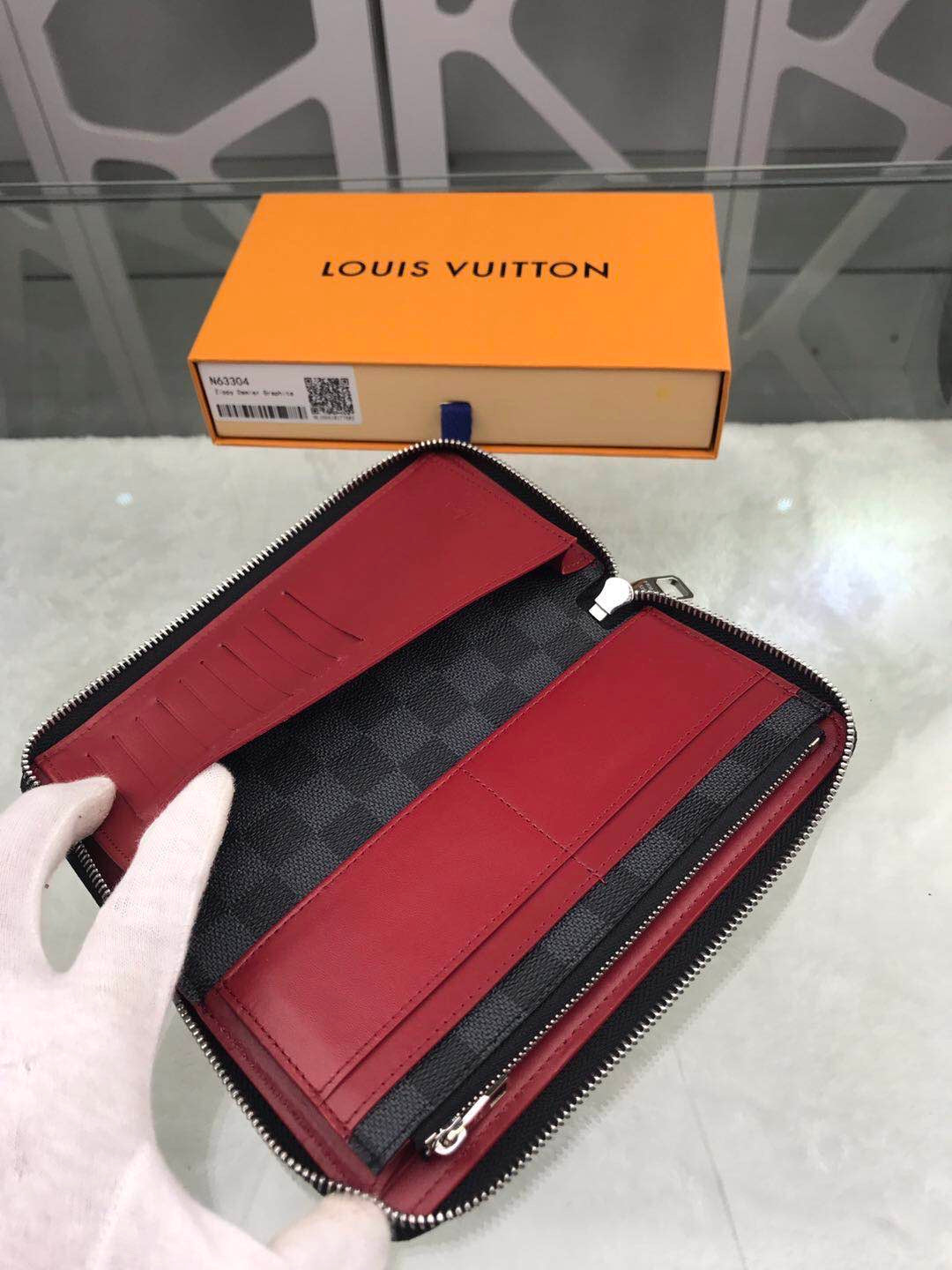 Louis Vuitton Zippy Vertical Wallet 20cm – product image 6