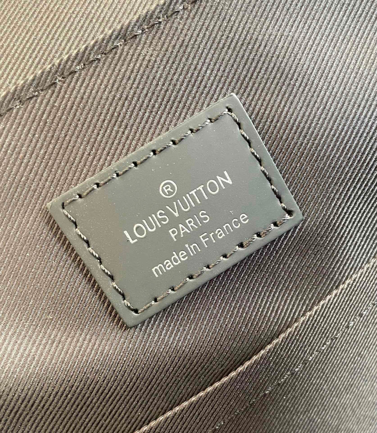 Louis Vuitton M45272 District PM 25cm – product image 6