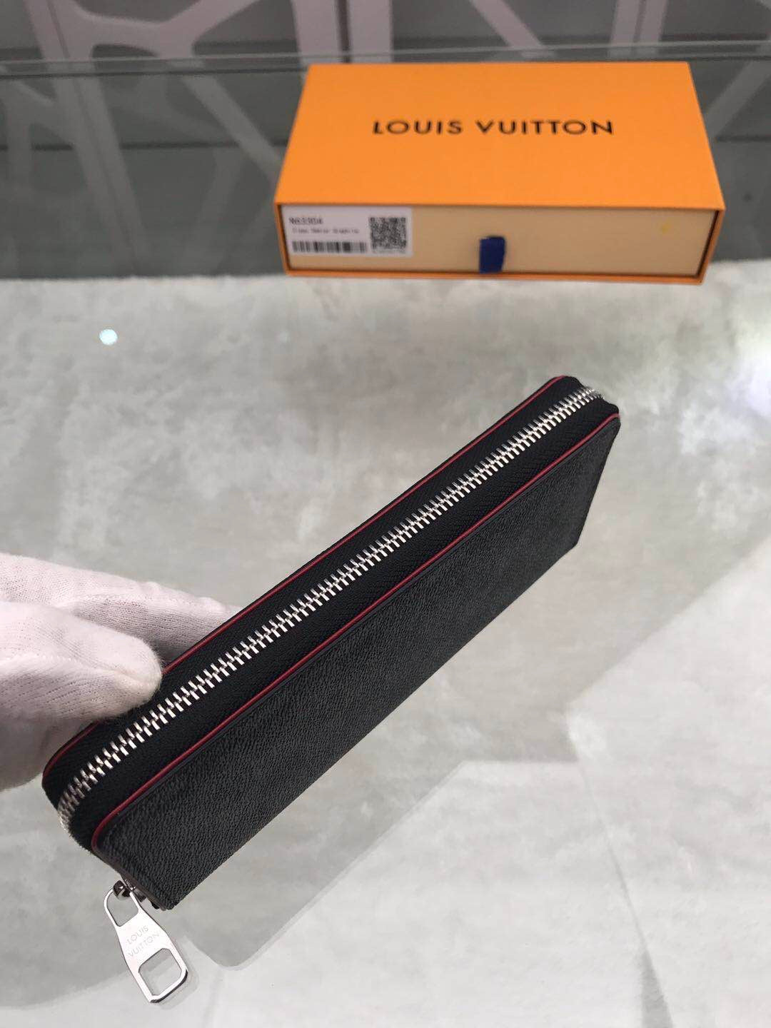 Louis Vuitton Zippy Vertical Wallet 20cm – product image 7