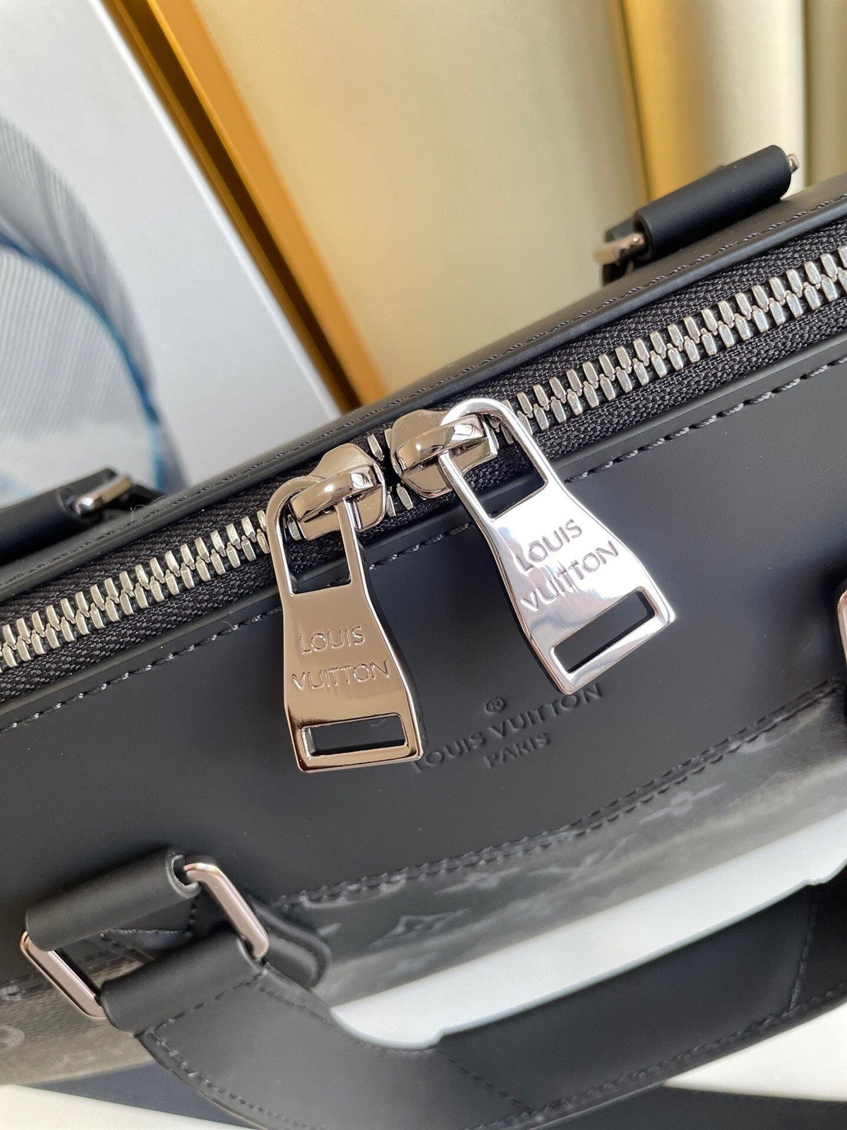 Louis Vuitton M40566 Briefcase Explorer 39cm – product image 7