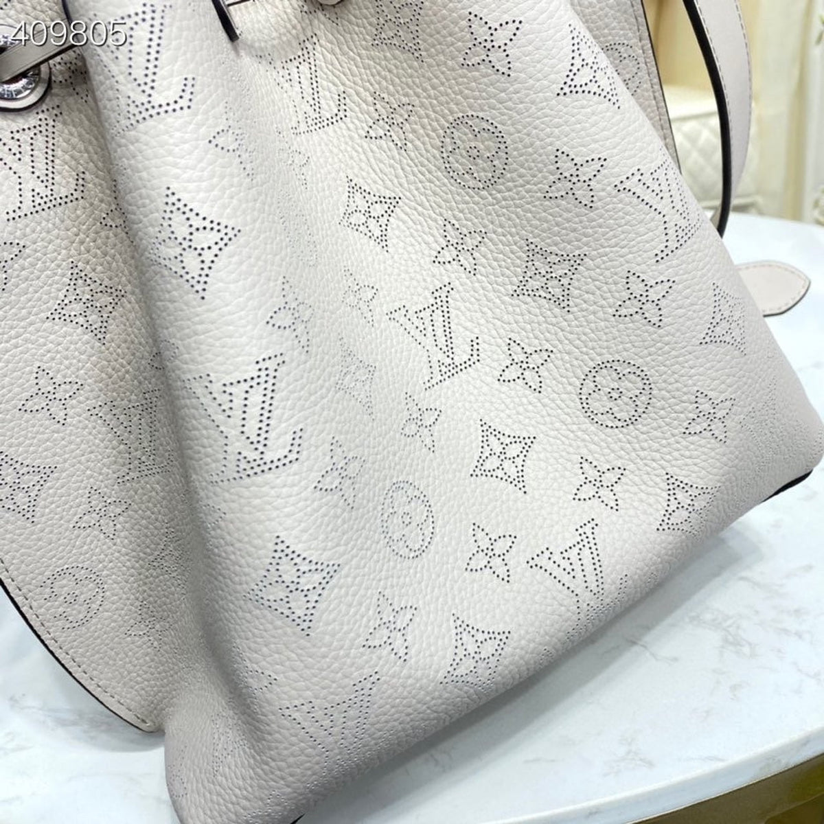 Louis Vuitton Muria Bag 22cm Mahina Calfskin Leather Spring/Summer Collection M57526 Mist – product image 2