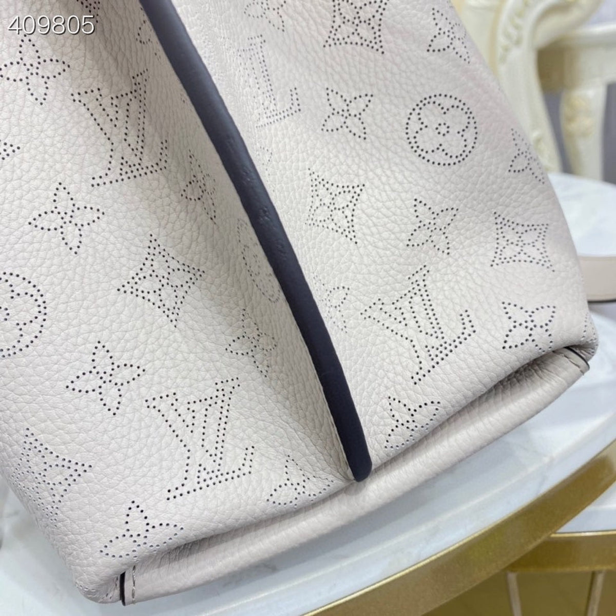 Louis Vuitton Muria Bag 22cm Mahina Calfskin Leather Spring/Summer Collection M57526 Mist – product image 3