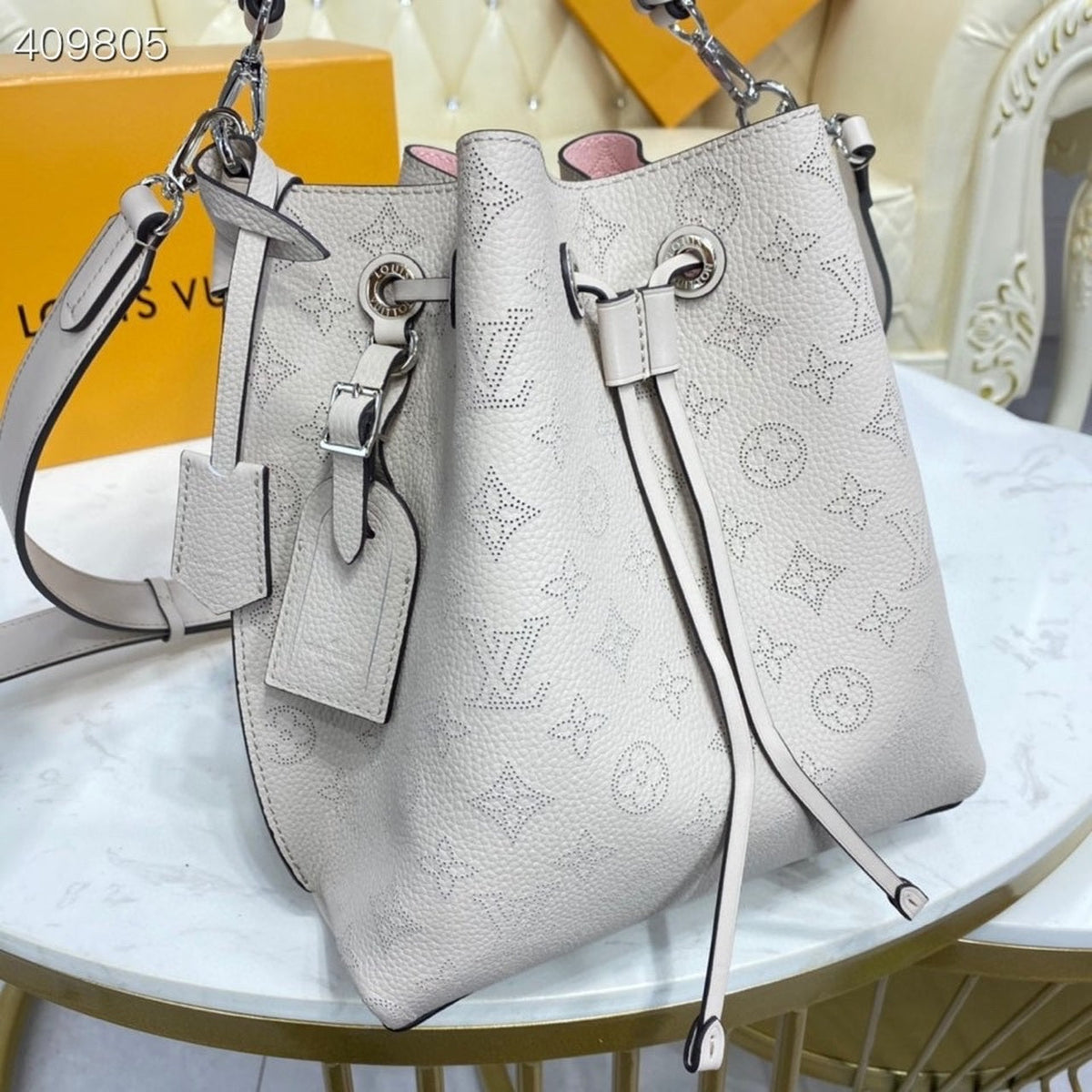 Louis Vuitton Muria Bag 22cm Mahina Calfskin Leather Spring/Summer Collection M57526 Mist – product image 6