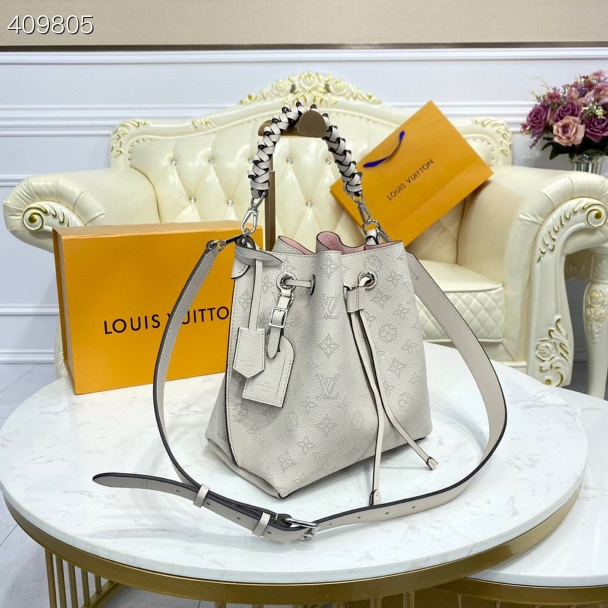 Louis Vuitton Muria Bag 22cm Mahina Calfskin Leather Spring/Summer Collection M57526 Mist – product image 4
