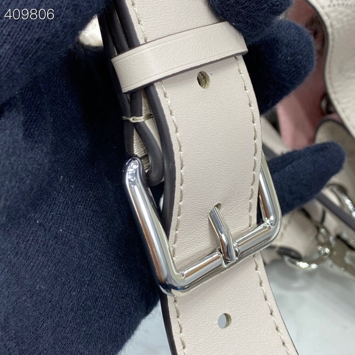 Louis Vuitton Muria Bag 22cm Mahina Calfskin Leather Spring/Summer Collection M57526 Mist – product image 13