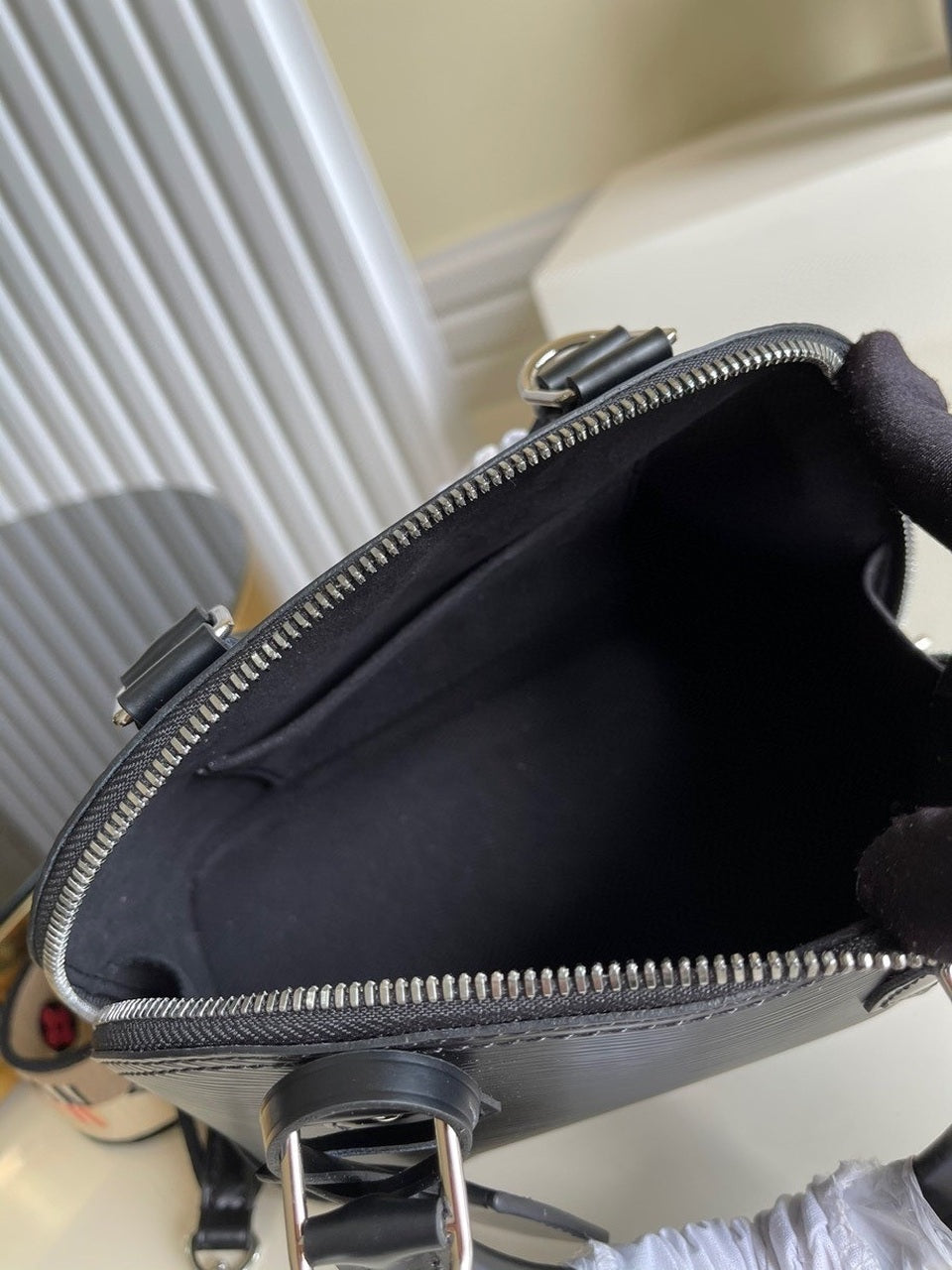 Louis Vuitton Alma BB Bag 24cm Epi Leather Spring/Summer Collection M57426 Black – product image 4