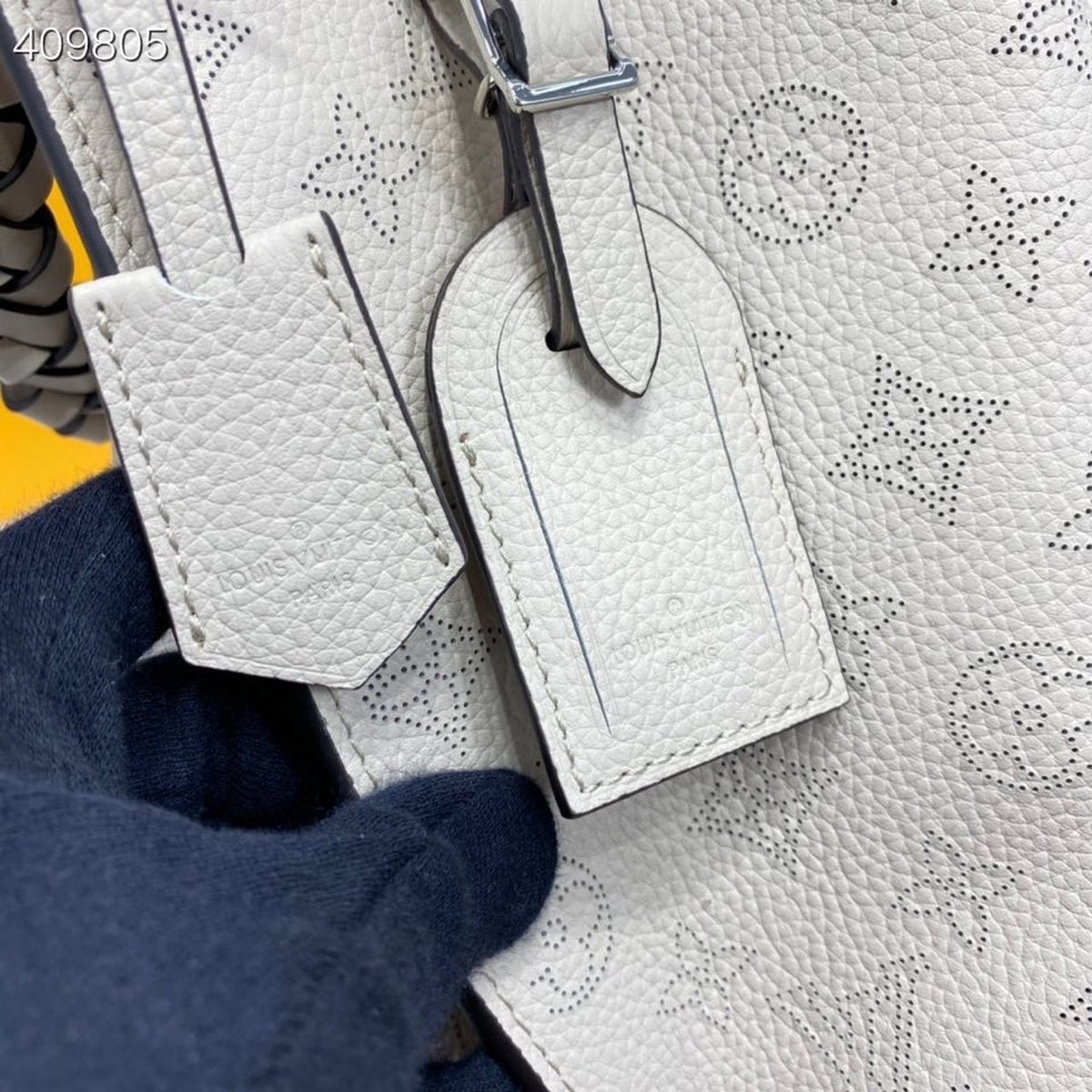 Louis Vuitton Muria Bag 22cm Mahina Calfskin Leather Spring/Summer Collection M57526 Mist – product image 9