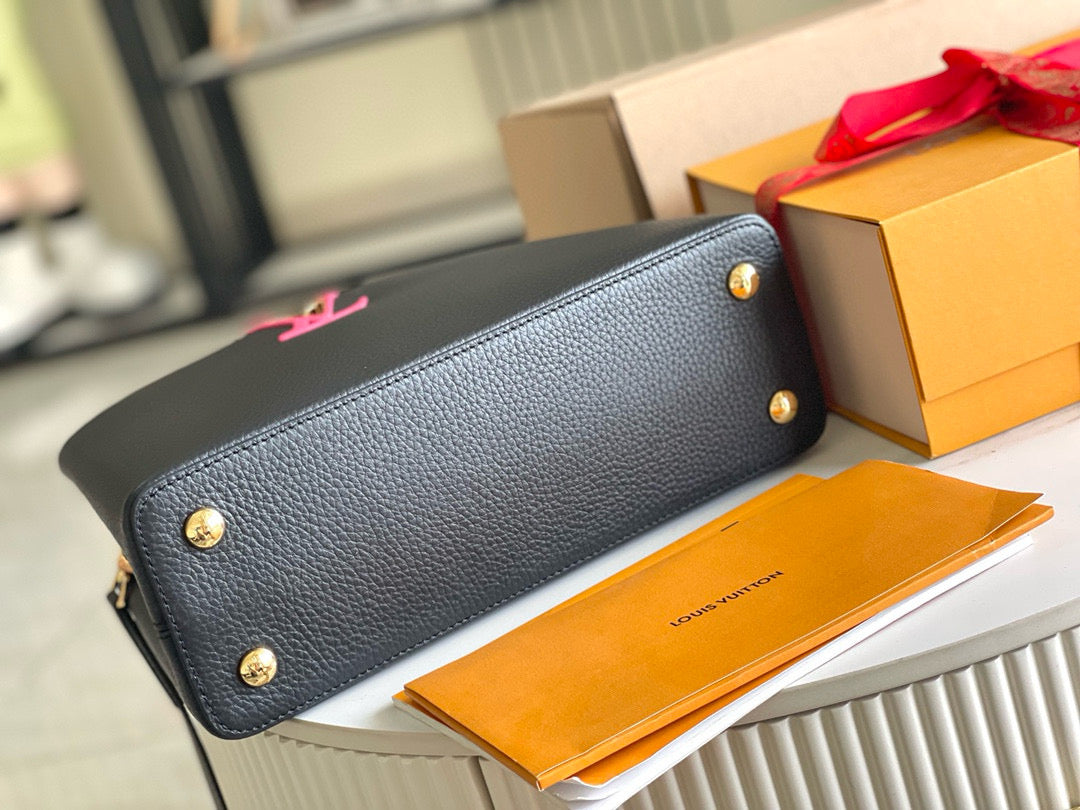 Capucines MM 31 Black Gold Hardware