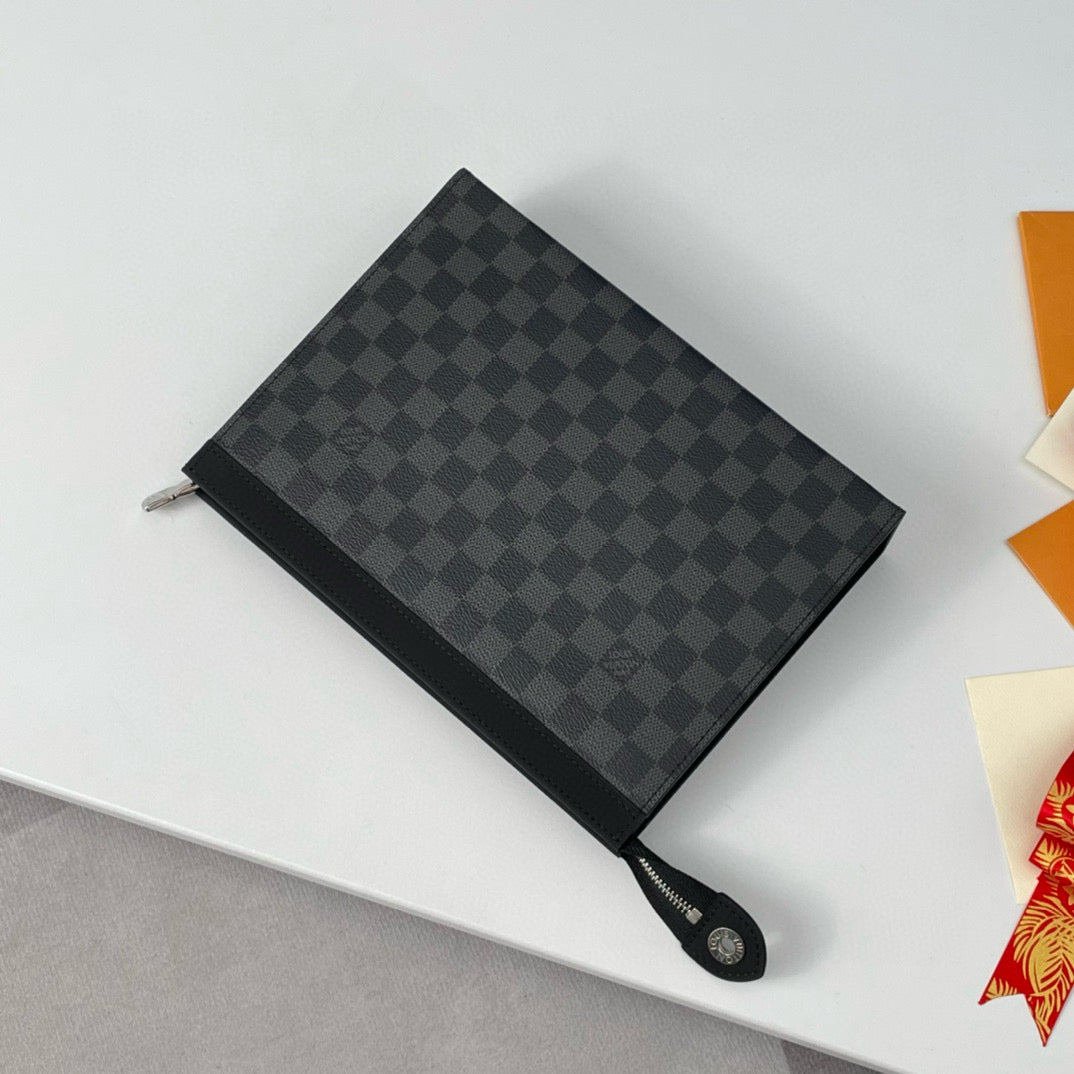 Pochette Voyage N41696 MM 26 Monogram Black Calfskin
