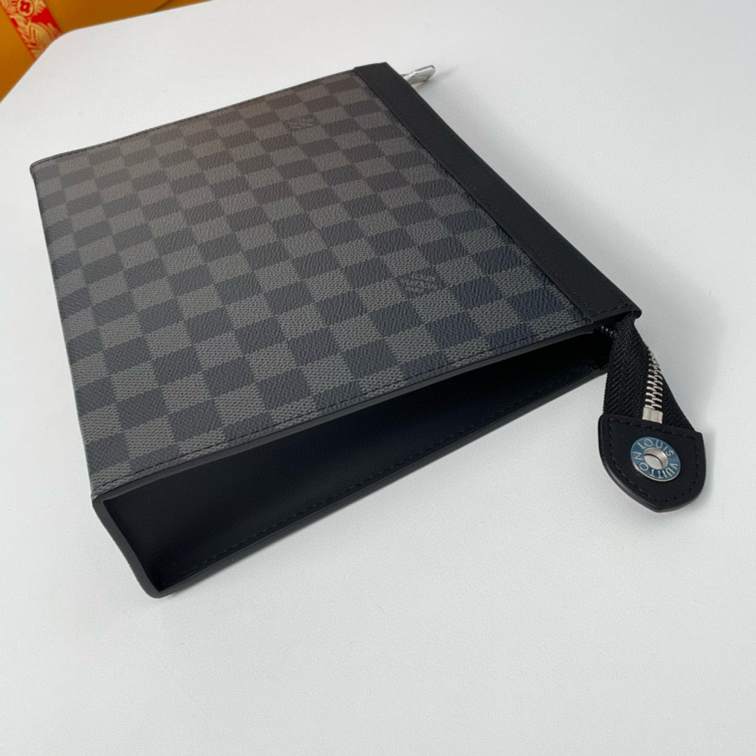Pochette Voyage N41696 MM 26 Monogram Black Calfskin