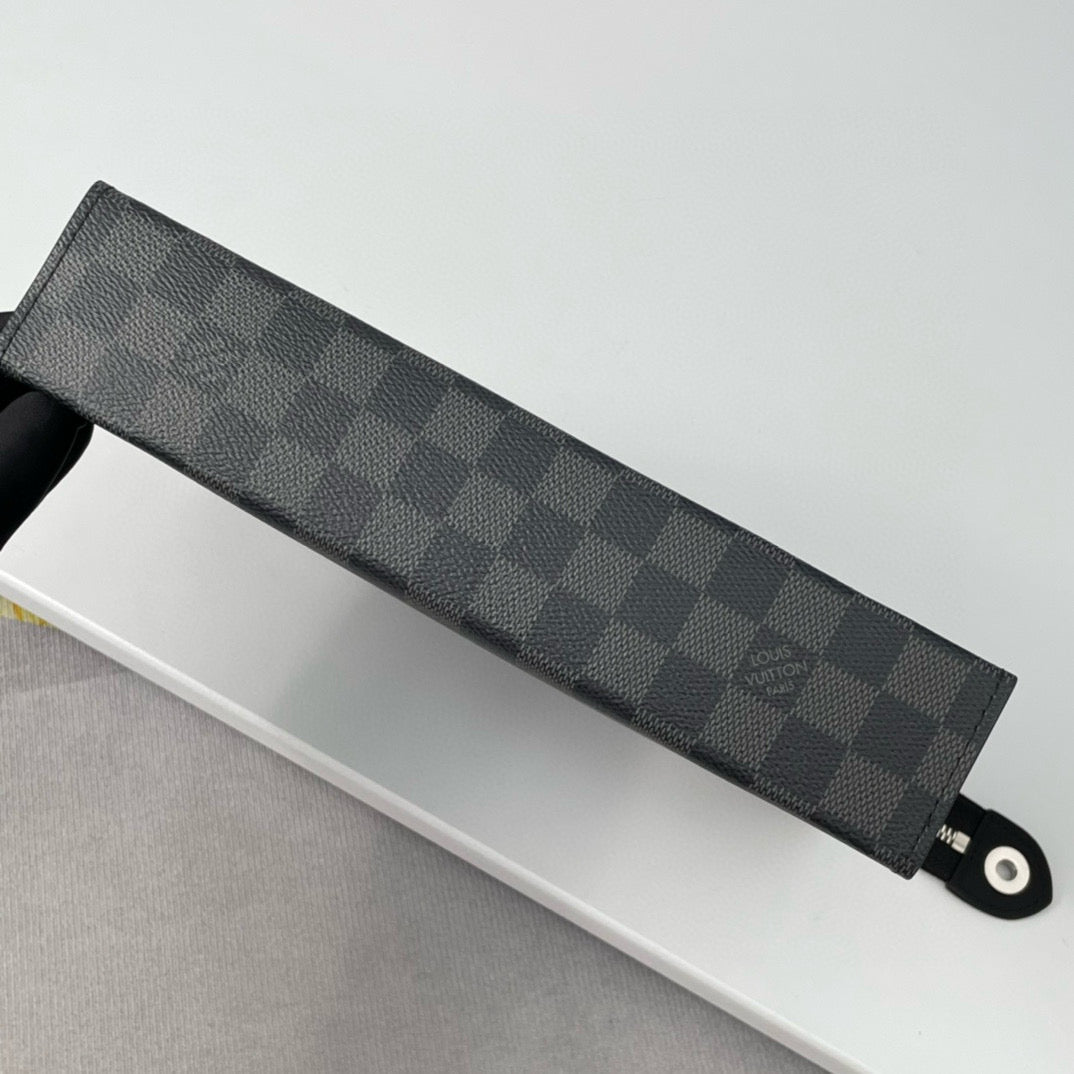 Pochette Voyage N41696 MM 26 Monogram Black Calfskin