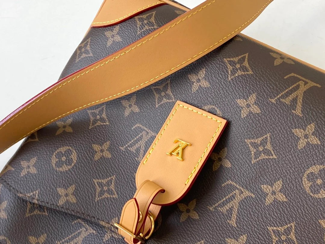 Louis Vuitton Crossbody Bag 28cm Brown