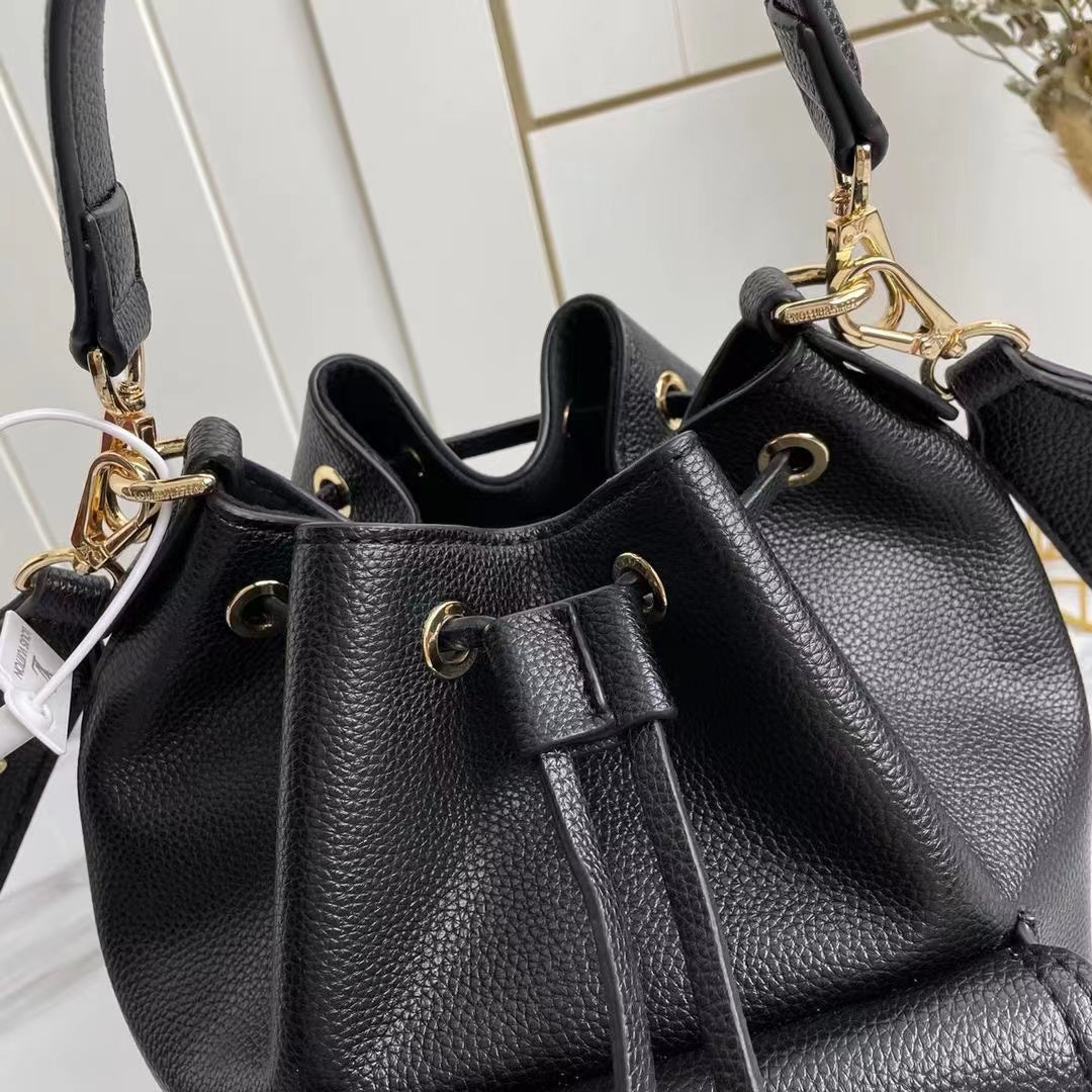 Louis Vuitton LockMe Bucket Bag 24cm Grained Calfskin Leather Spring/Summer Collection M57687 Black – product image 2