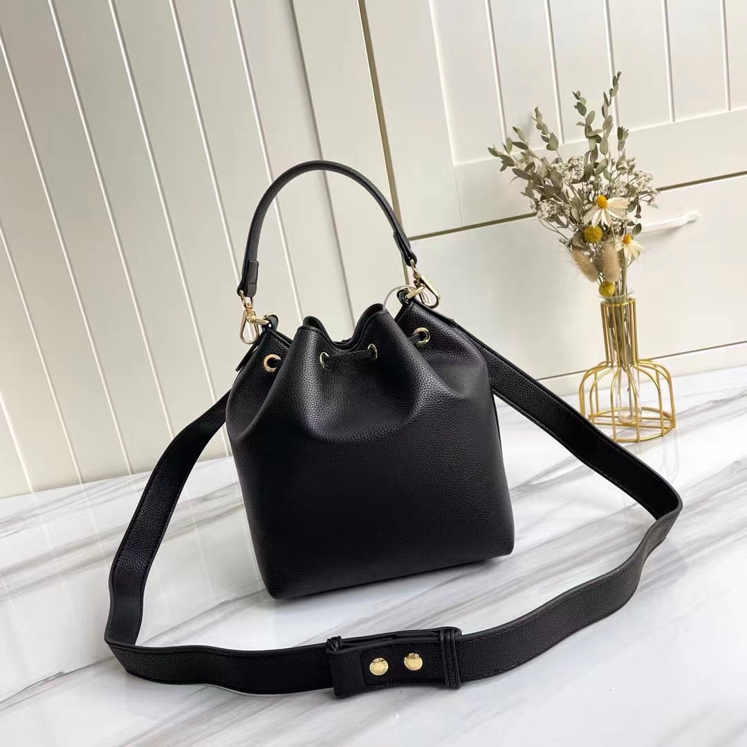 Louis Vuitton LockMe Bucket Bag 24cm Grained Calfskin Leather Spring/Summer Collection M57687 Black – product image 5