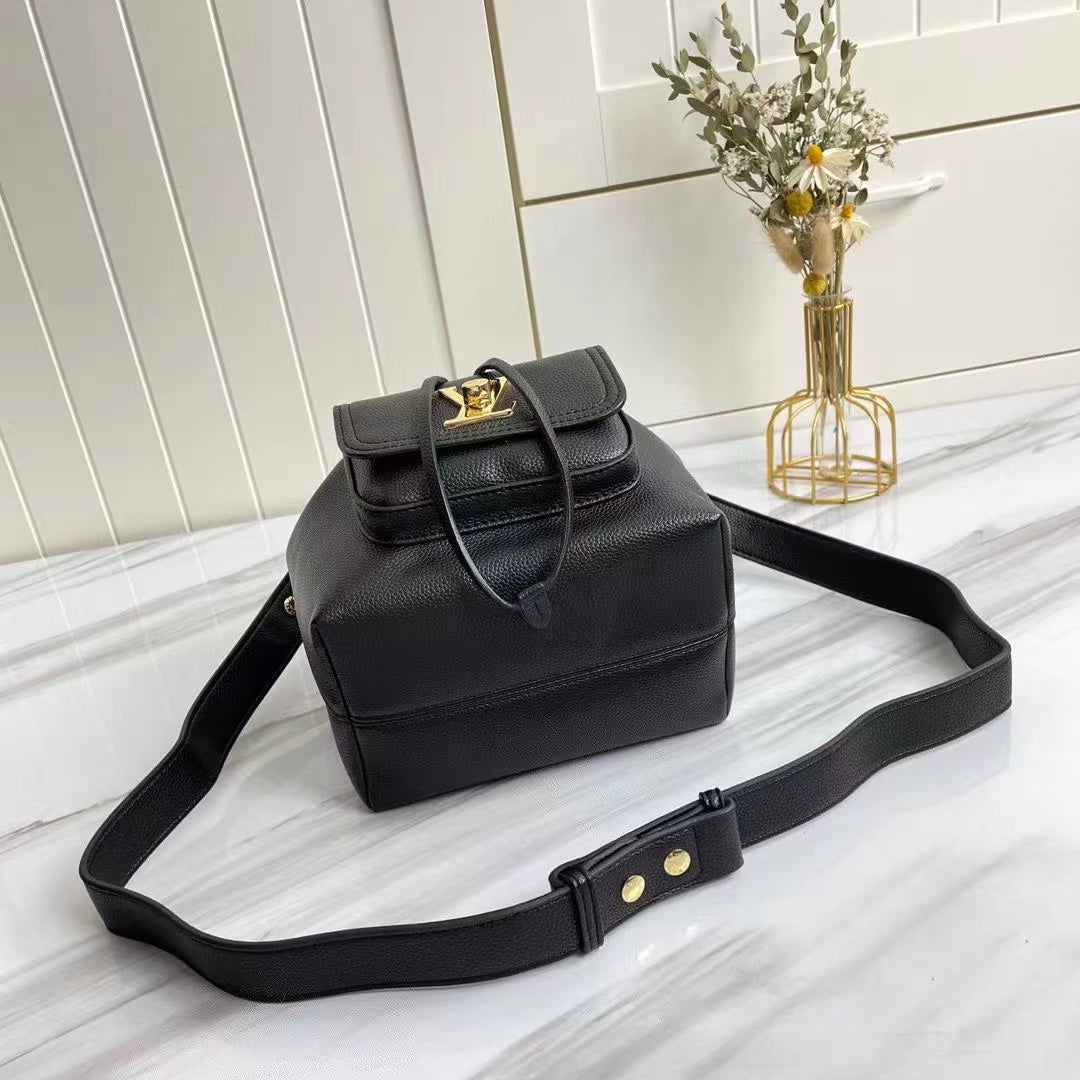 Louis Vuitton LockMe Bucket Bag 24cm Grained Calfskin Leather Spring/Summer Collection M57687 Black – product image 6